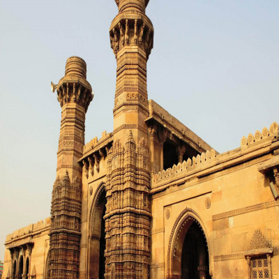 Jhulta Minar Places to See